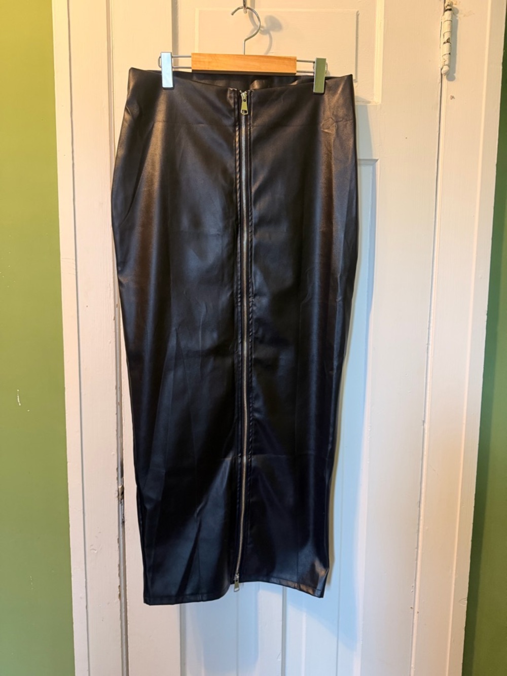 SHEIN Black Faux Leather Pencil Skirt with Front Zip Detail